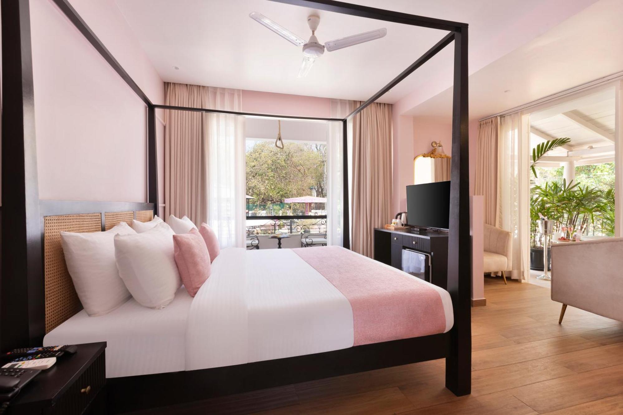 Mademoiselle Boutique Resort And Cafe Вагатор Экстерьер фото